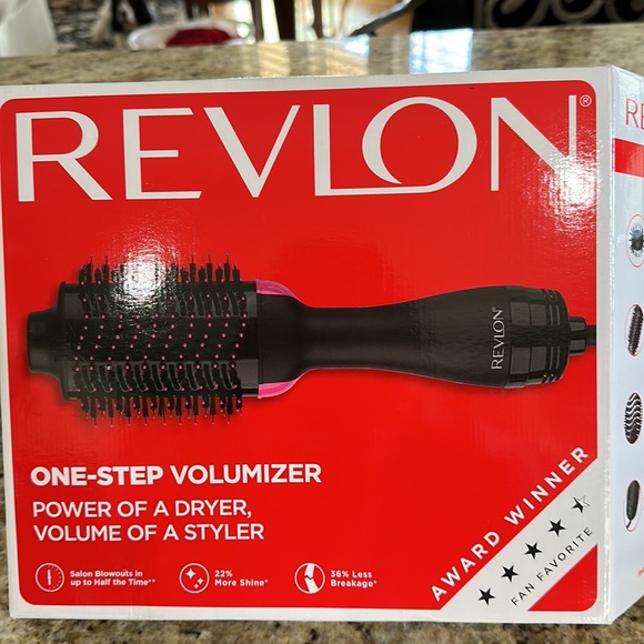 Revlon One-Step Ceramic Volumizer Drier for more shine, and less breakage - Picture 2 of 5